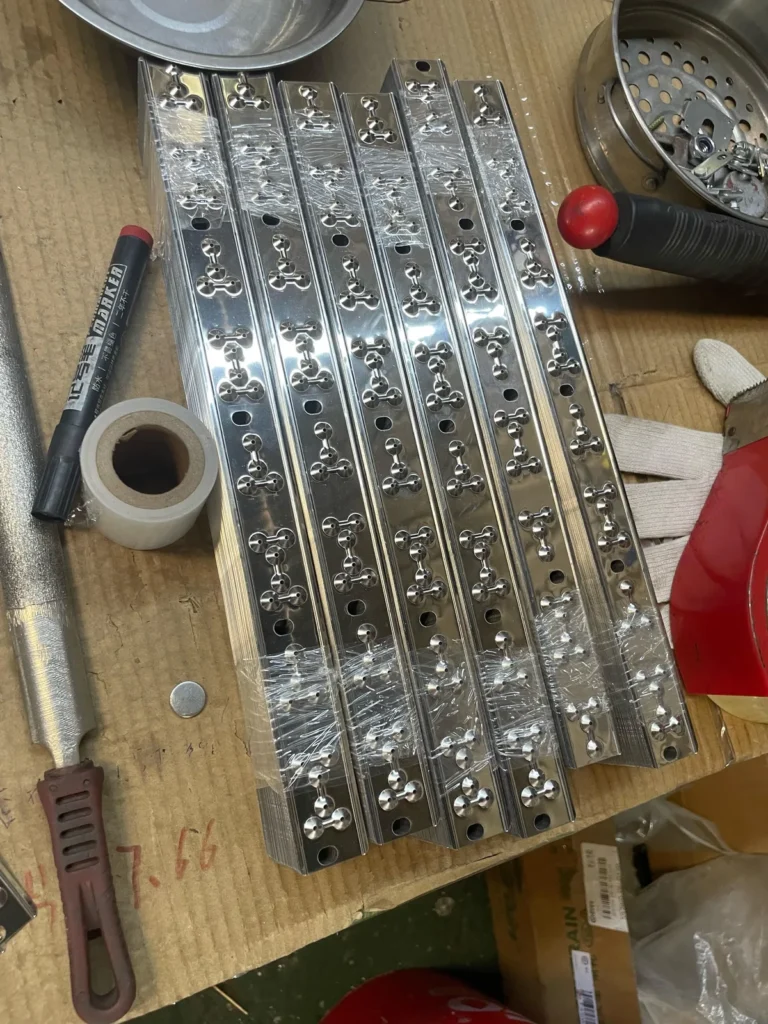 Finished stainless steel bird spikes ready for export Metal Stamp Factory Xiamen