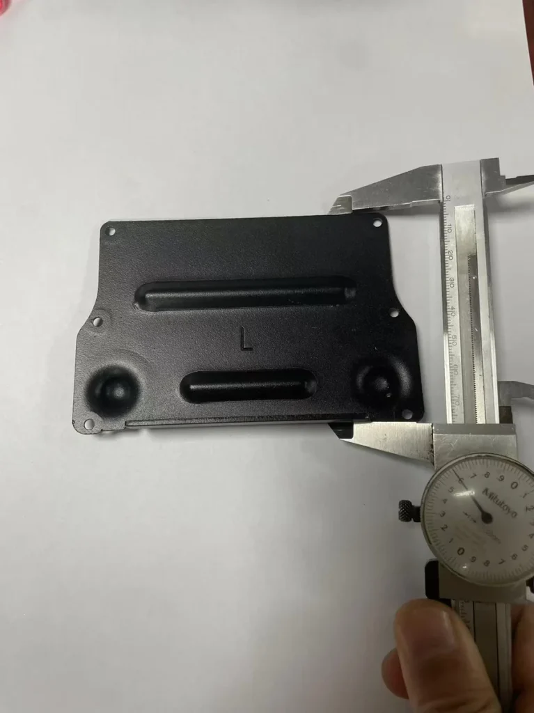 Lithium battery cover plate L marking left side caliper width check